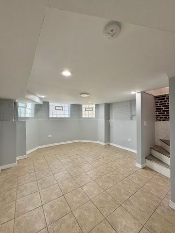 1263 N Springfield Avenue 1, Chicago, IL 60651