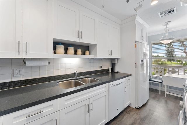 2401 Del-aire Boulevard E 201, Delray Beach, FL 33445