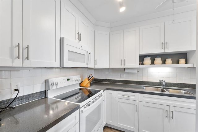 2401 Del-aire Boulevard E 201, Delray Beach, FL 33445