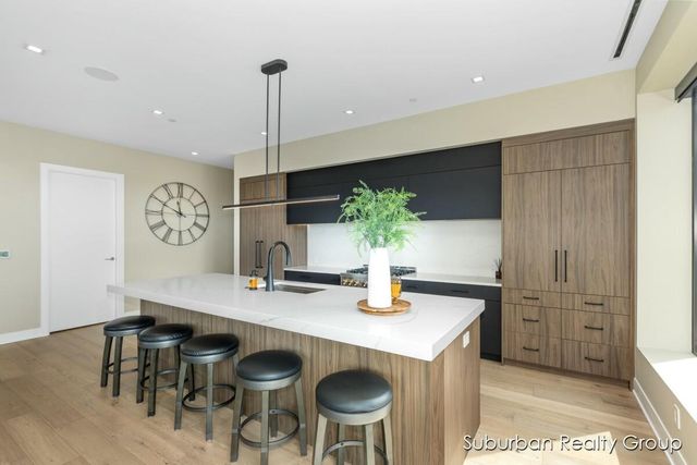 159 S River Avenue 401, Holland, MI 49423