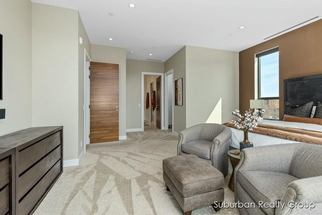 159 S River Avenue 401, Holland, MI 49423