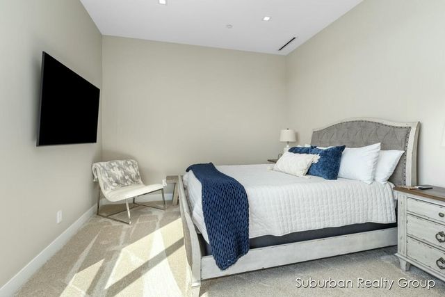 159 S River Avenue 401, Holland, MI 49423