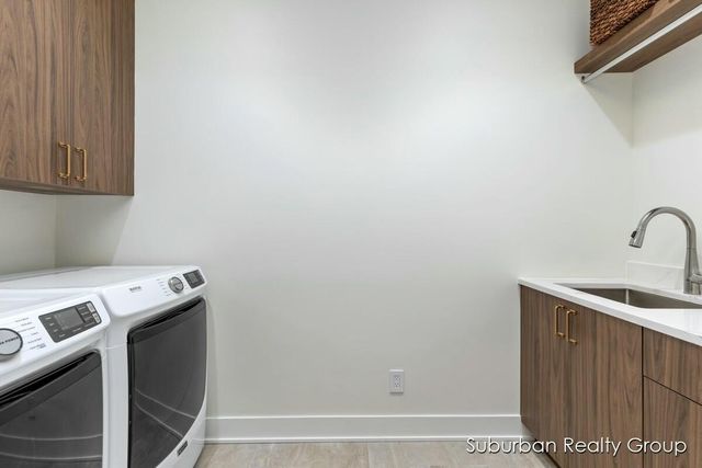 159 S River Avenue 401, Holland, MI 49423