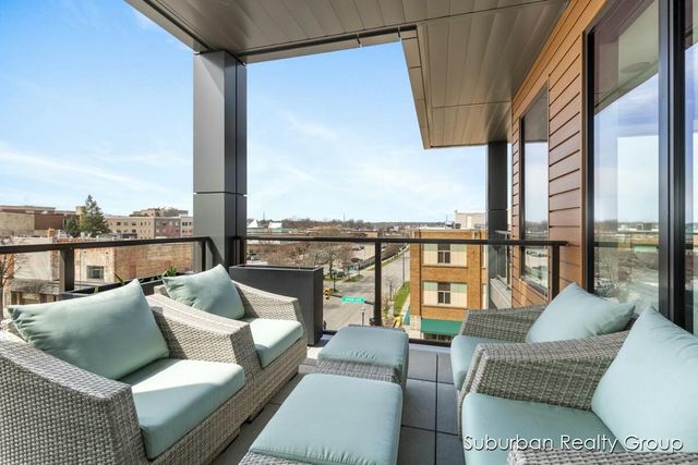 159 S River Avenue 401, Holland, MI 49423