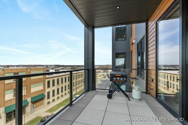 159 S River Avenue 401, Holland, MI 49423