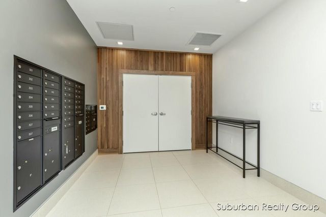 159 S River Avenue 401, Holland, MI 49423