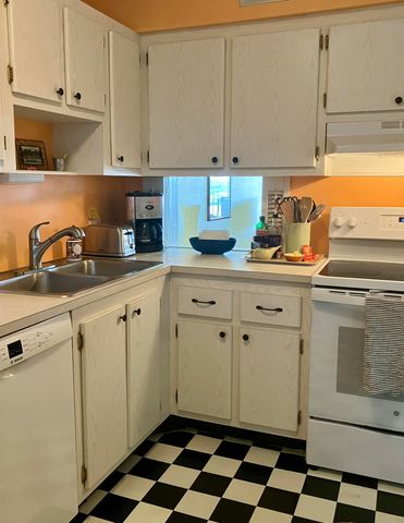 4254 Deste Court 305, Lake Worth, FL 33467