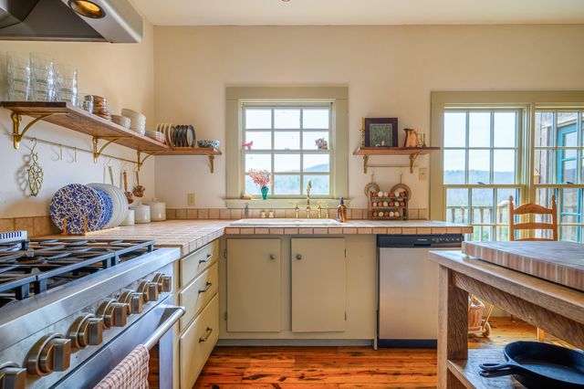 877 Old Furnace RD, Floyd, VA 24091