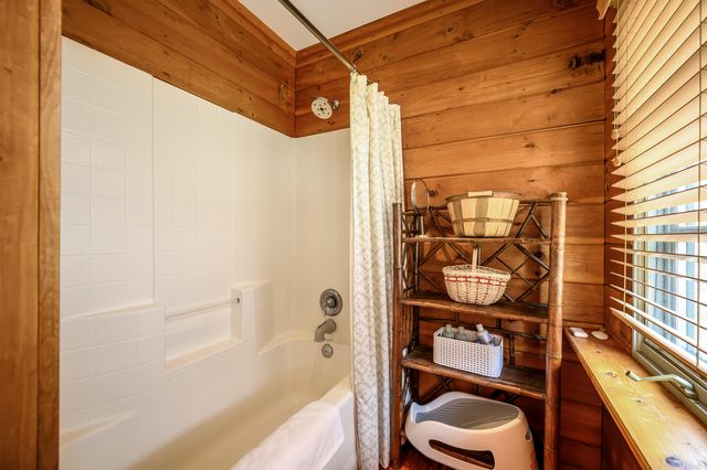 877 Old Furnace RD, Floyd, VA 24091