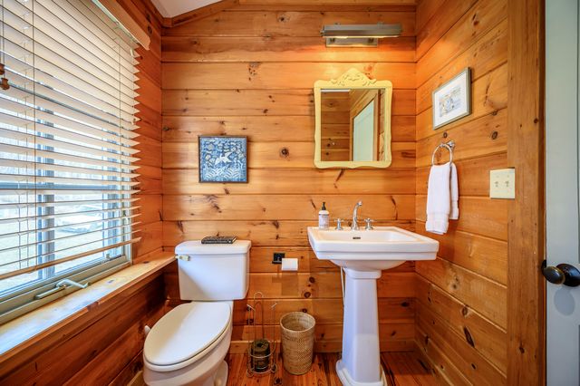 877 Old Furnace RD, Floyd, VA 24091