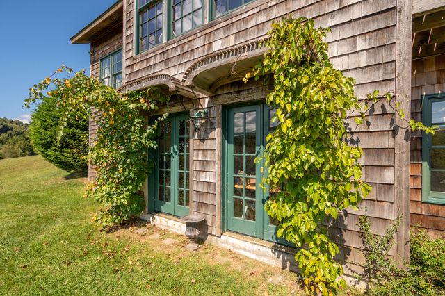 877 Old Furnace RD, Floyd, VA 24091