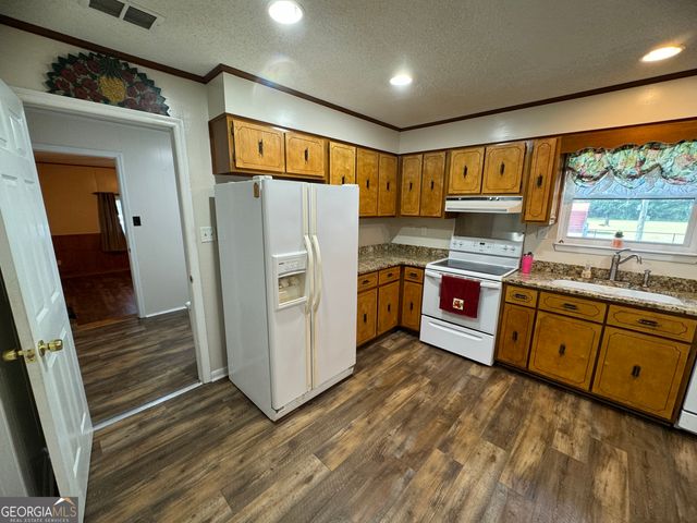 190 Freeman Drive, Ellabell, GA 31308