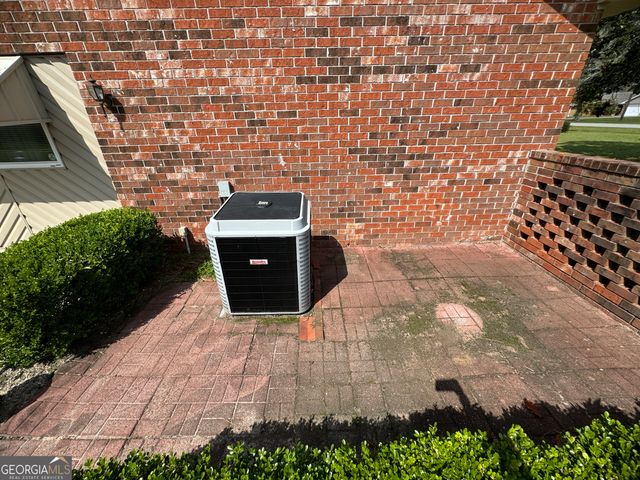 190 Freeman Drive, Ellabell, GA 31308