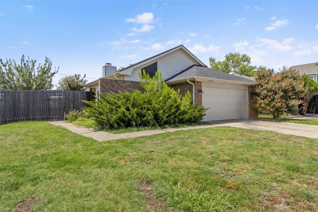 3701 Clover Hill Lane, Carrollton, TX 75007