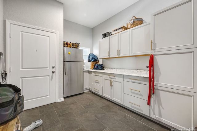 10523 FOXEN WAY, Helotes, TX 78023