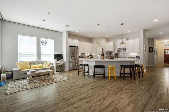 10523 FOXEN WAY, Helotes, TX 78023