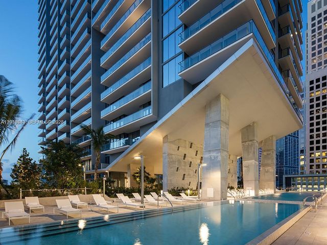 68 SE 6th St 2702, Miami, FL 33131
