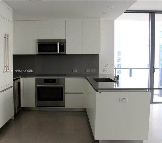 68 SE 6th St 2702, Miami, FL 33131