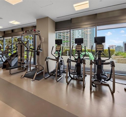 68 SE 6th St 2702, Miami, FL 33131