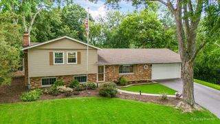 1836 Maple Lane, Sleepy Hollow, IL 60118