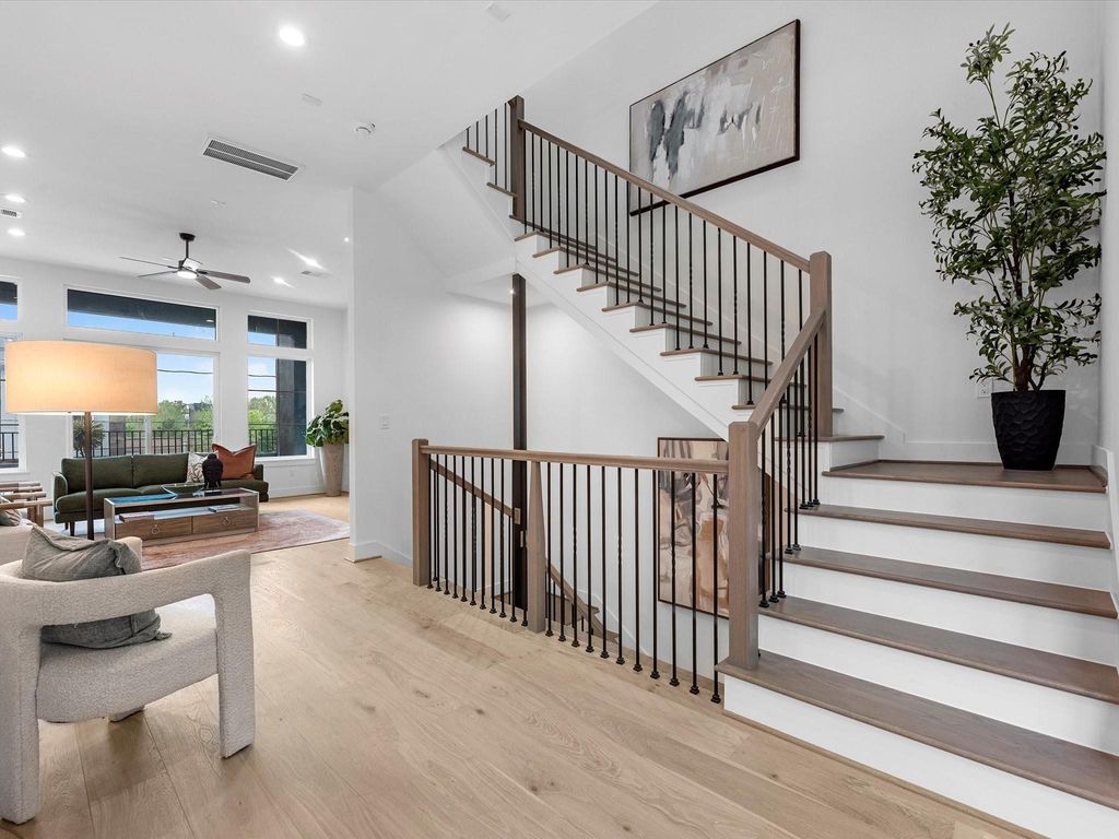 5240 Cornish B, Houston, TX 77007