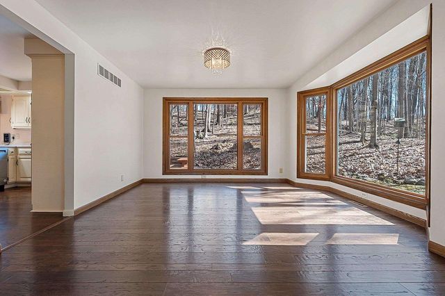 383 SWISS HILL DRIVE, Green Bay, WI 54302