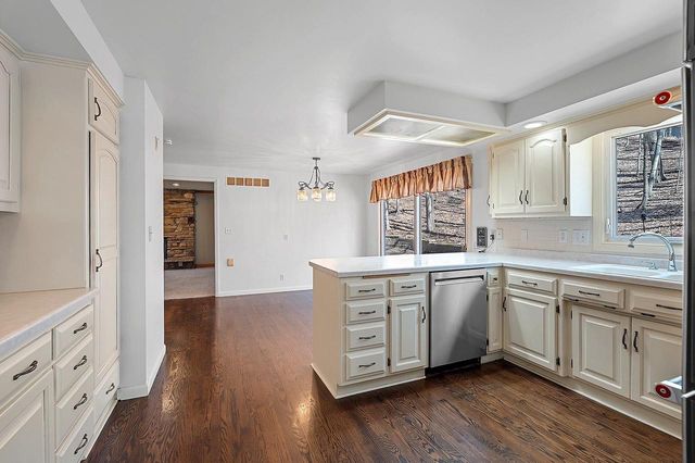 383 SWISS HILL DRIVE, Green Bay, WI 54302