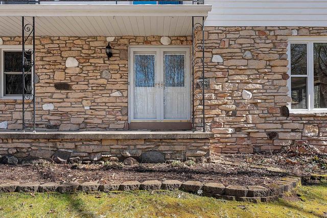 383 SWISS HILL DRIVE, Green Bay, WI 54302