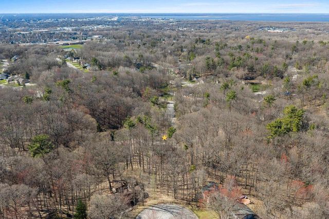 383 SWISS HILL DRIVE, Green Bay, WI 54302