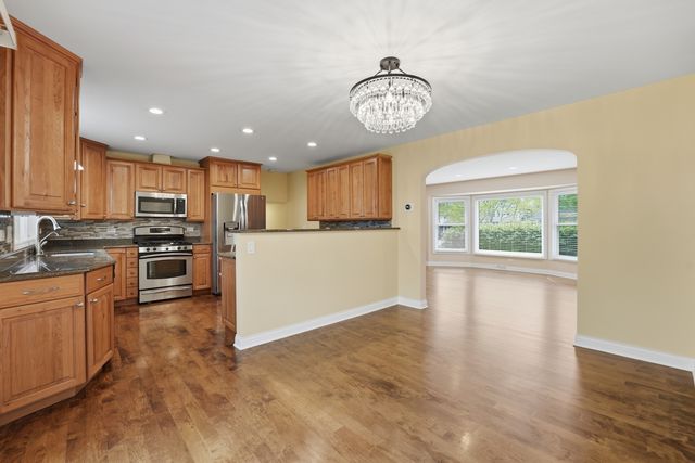4065 Winston Drive, Hoffman Estates, IL 60192