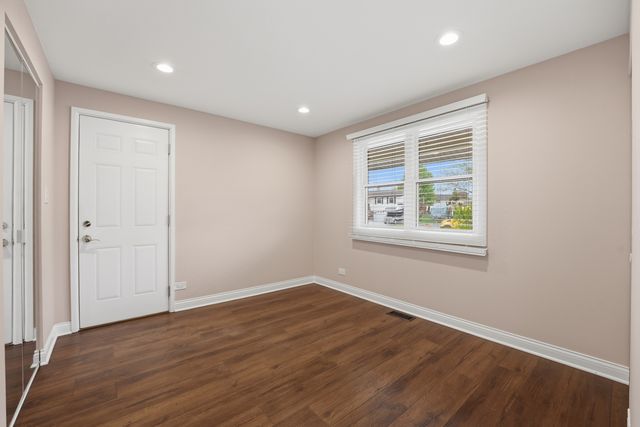 4065 Winston Drive, Hoffman Estates, IL 60192