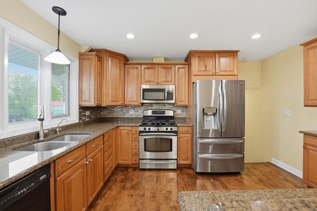 4065 Winston Drive, Hoffman Estates, IL 60192