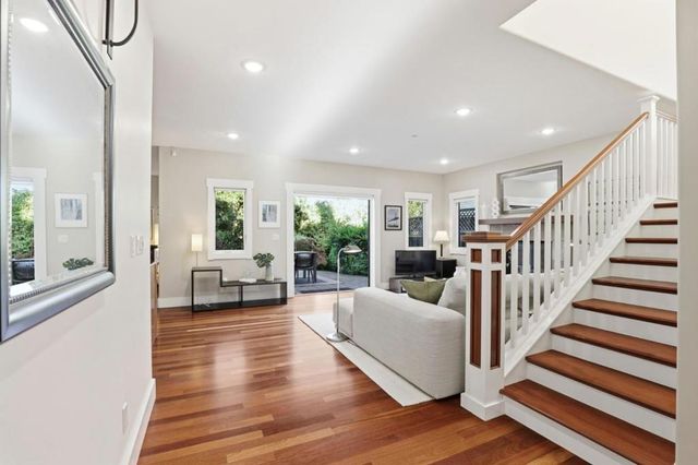 2067 Santa Cruz Avenue, Menlo Park, CA 94025