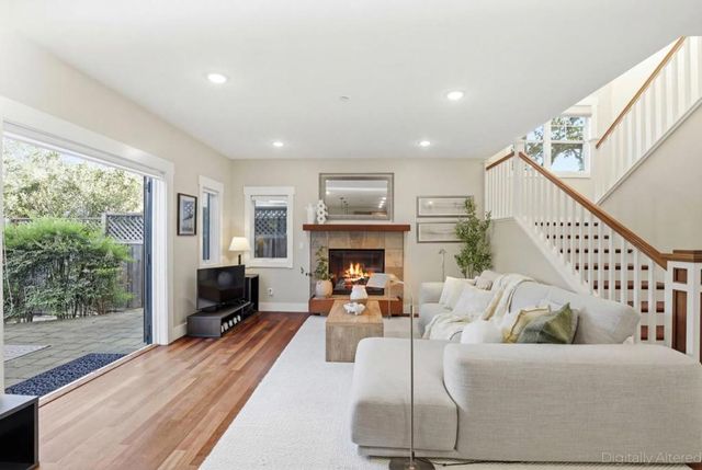 2067 Santa Cruz Avenue, Menlo Park, CA 94025