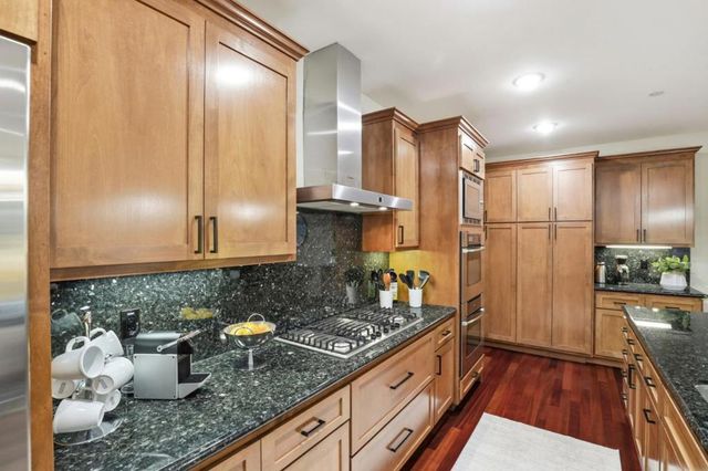 2067 Santa Cruz Avenue, Menlo Park, CA 94025