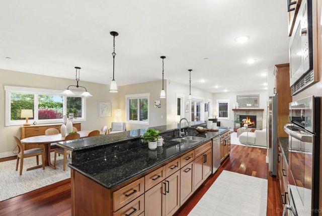 2067 Santa Cruz Avenue, Menlo Park, CA 94025