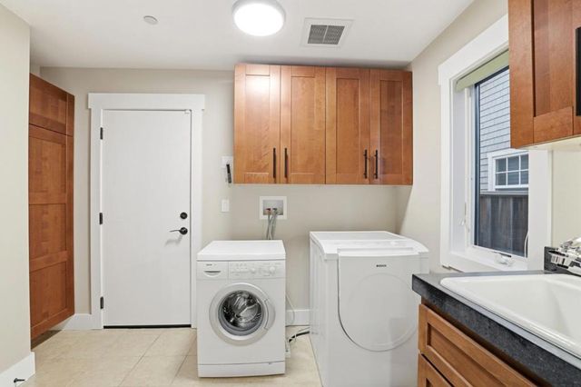 2067 Santa Cruz Avenue, Menlo Park, CA 94025