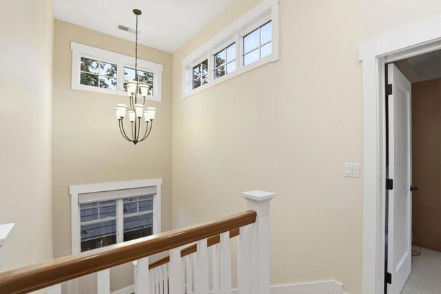 2067 Santa Cruz Avenue, Menlo Park, CA 94025