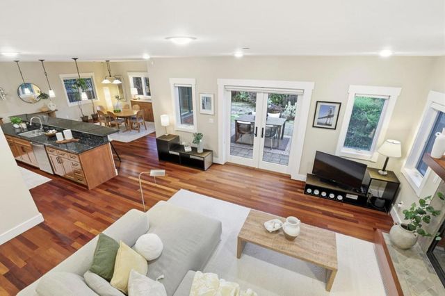 2067 Santa Cruz Avenue, Menlo Park, CA 94025