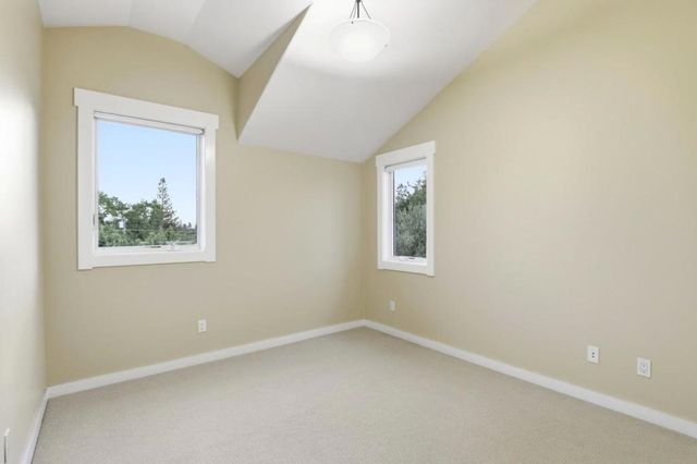 2067 Santa Cruz Avenue, Menlo Park, CA 94025