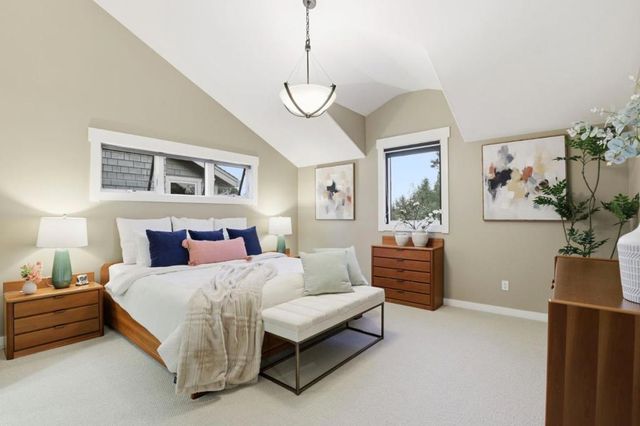 2067 Santa Cruz Avenue, Menlo Park, CA 94025