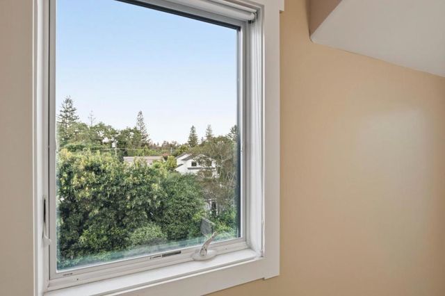 2067 Santa Cruz Avenue, Menlo Park, CA 94025