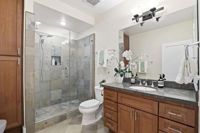 2067 Santa Cruz Avenue, Menlo Park, CA 94025