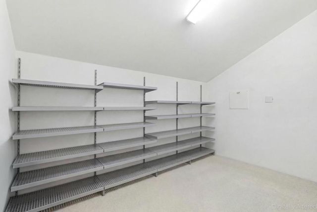 2067 Santa Cruz Avenue, Menlo Park, CA 94025