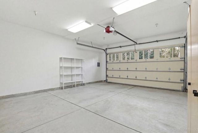 2067 Santa Cruz Avenue, Menlo Park, CA 94025