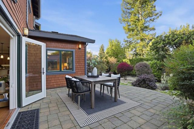 2067 Santa Cruz Avenue, Menlo Park, CA 94025