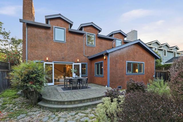 2067 Santa Cruz Avenue, Menlo Park, CA 94025