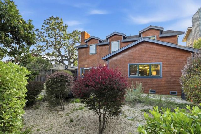 2067 Santa Cruz Avenue, Menlo Park, CA 94025