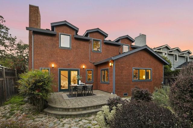 2067 Santa Cruz Avenue, Menlo Park, CA 94025