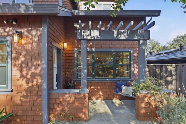 2067 Santa Cruz Avenue, Menlo Park, CA 94025